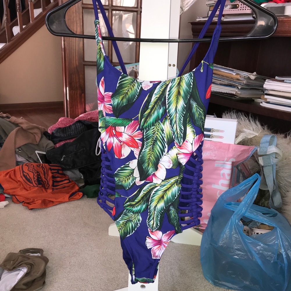 one piece swim suit
